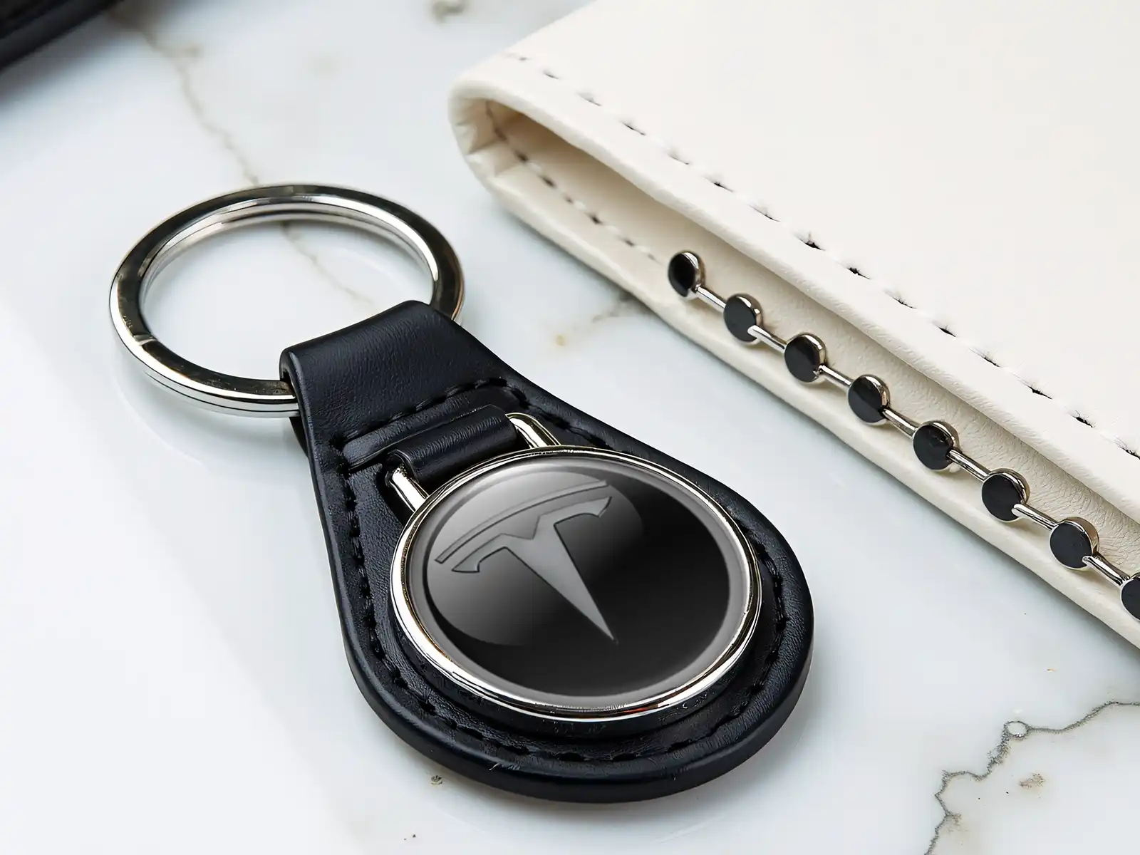 Tesla Llavero Cuero Chic Toque Premium